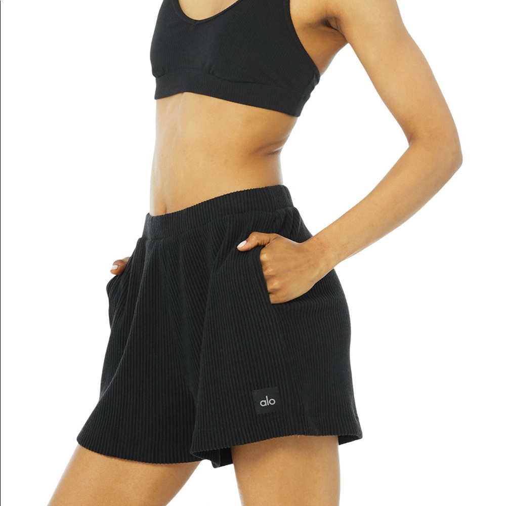 Alo Yoga Womens Black Muse Short, Size M, New With Tags